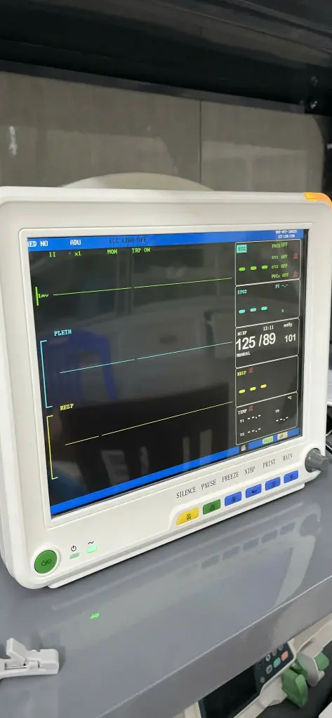 Thuê máy monitor theo dõi (ngày đầu tiên)